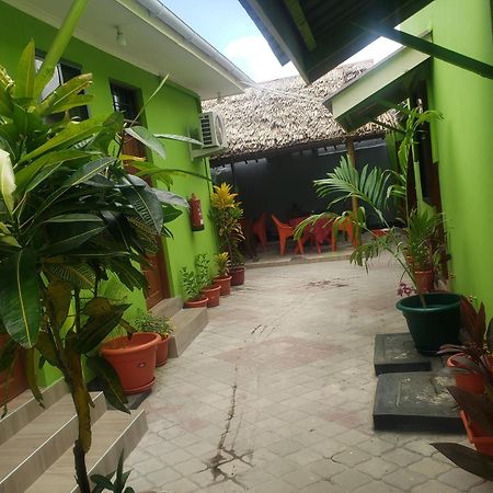 L&J Modern Backpackers Bnb Daressalam Exterior foto