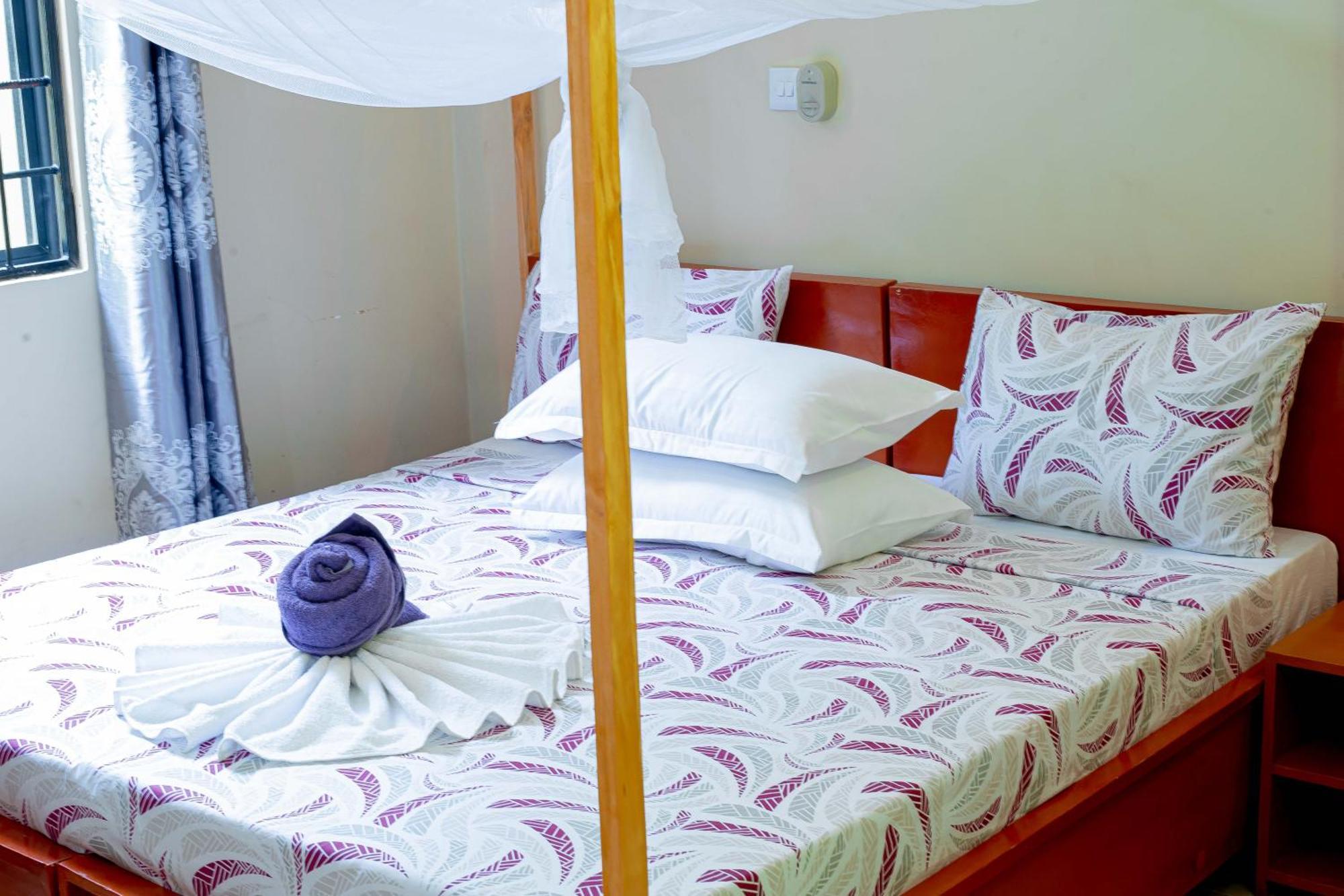 L&J Modern Backpackers Bnb Daressalam Exterior foto