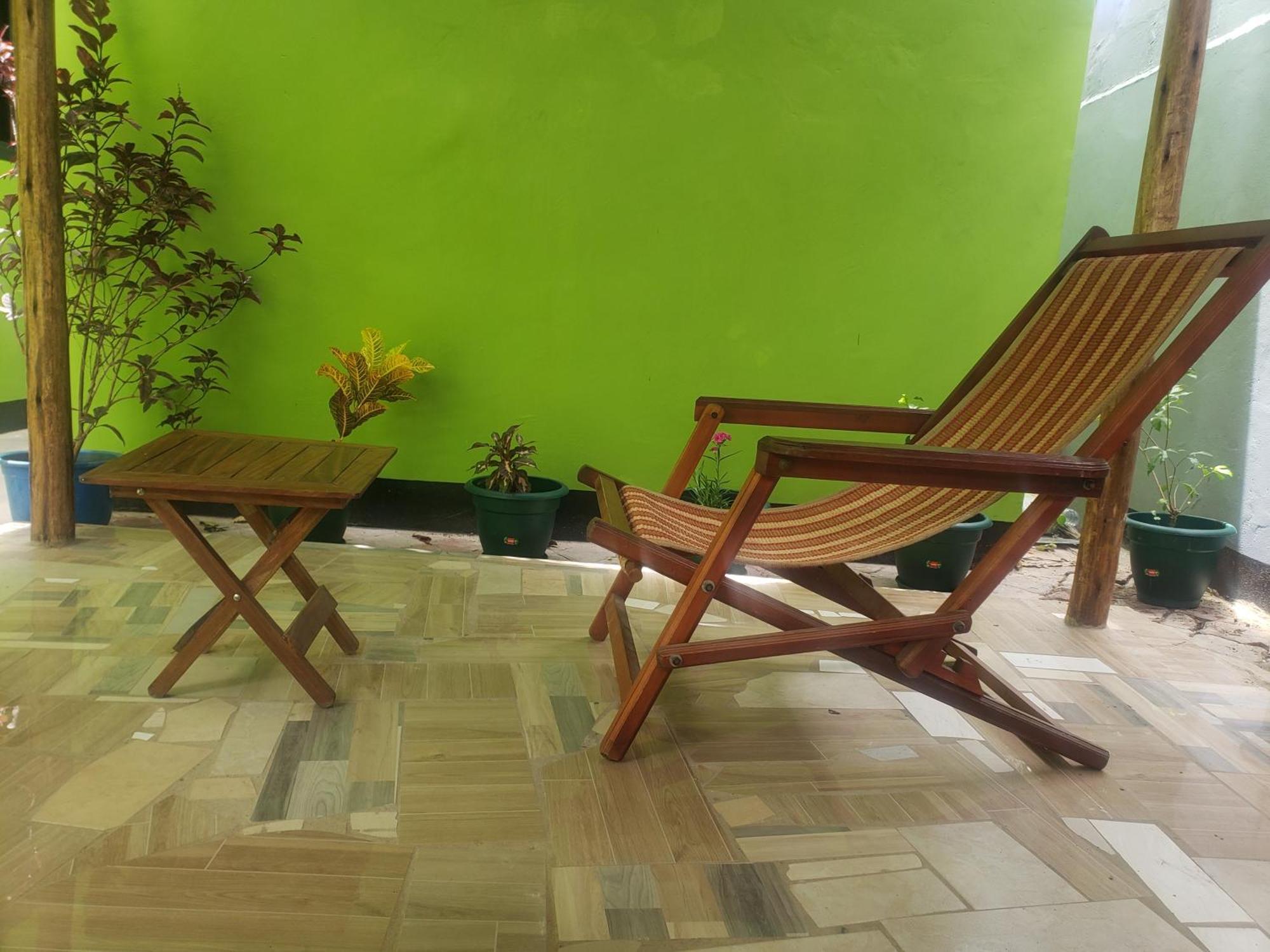 L&J Modern Backpackers Bnb Daressalam Exterior foto
