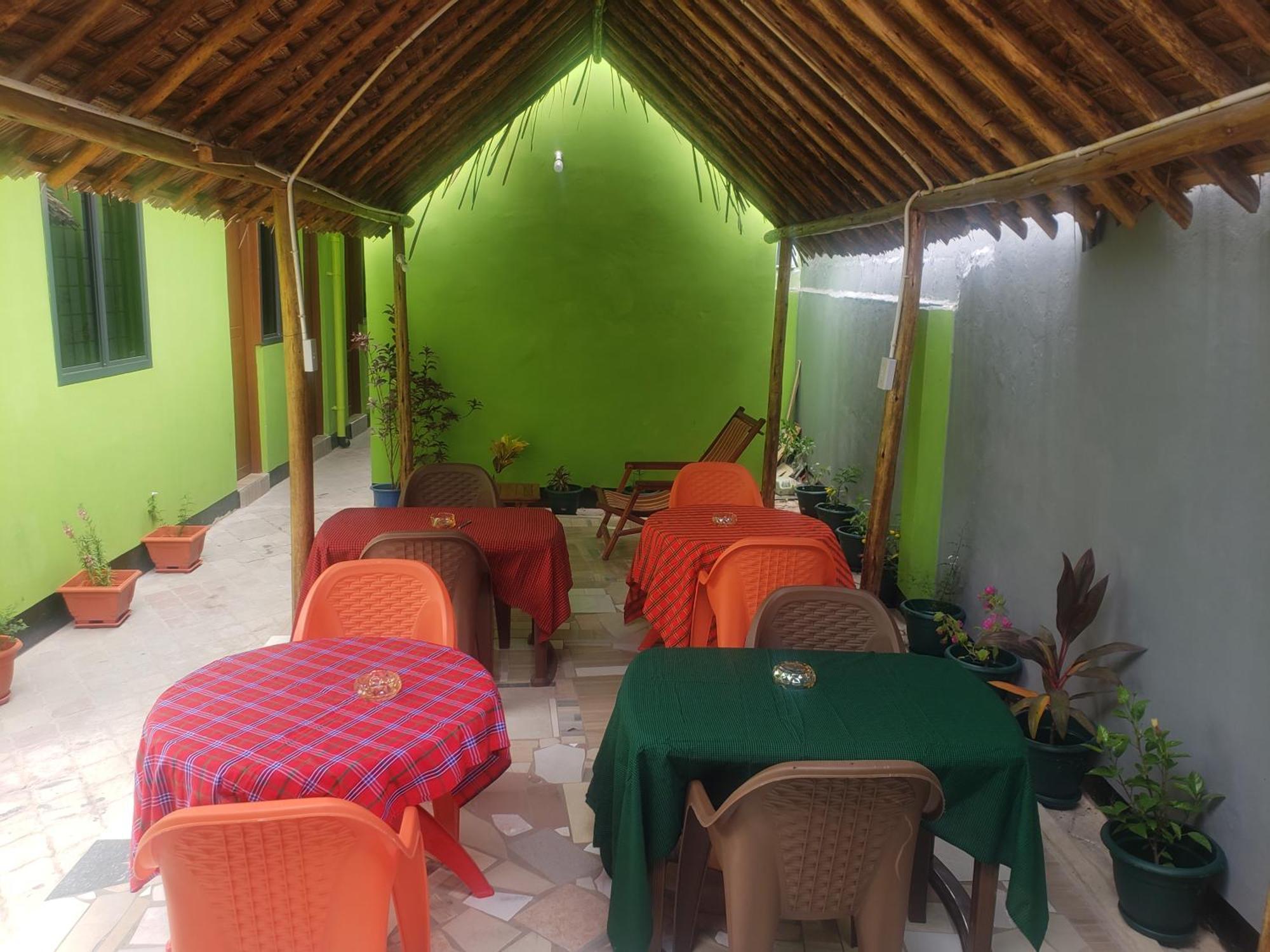 L&J Modern Backpackers Bnb Daressalam Exterior foto