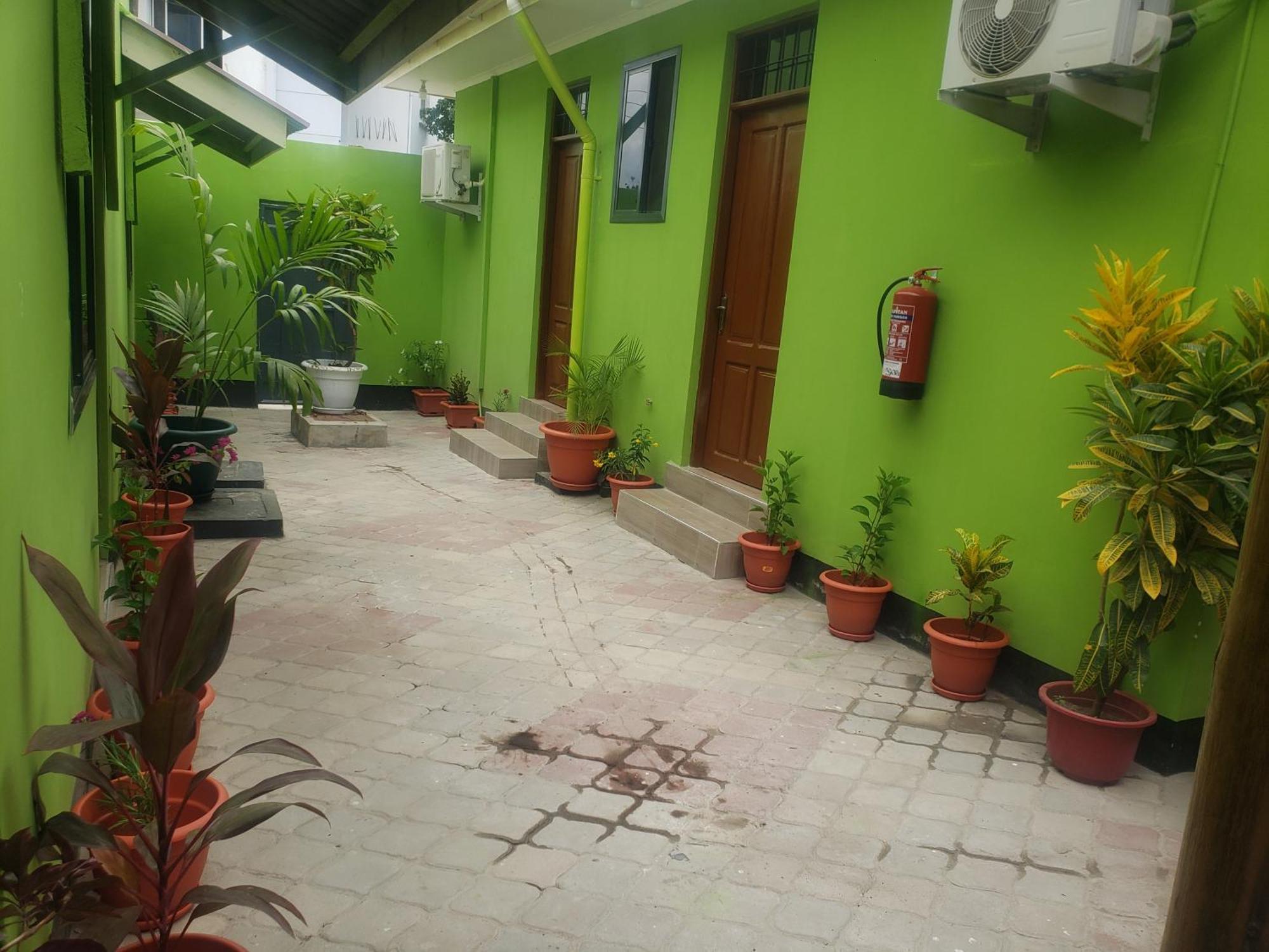 L&J Modern Backpackers Bnb Daressalam Exterior foto