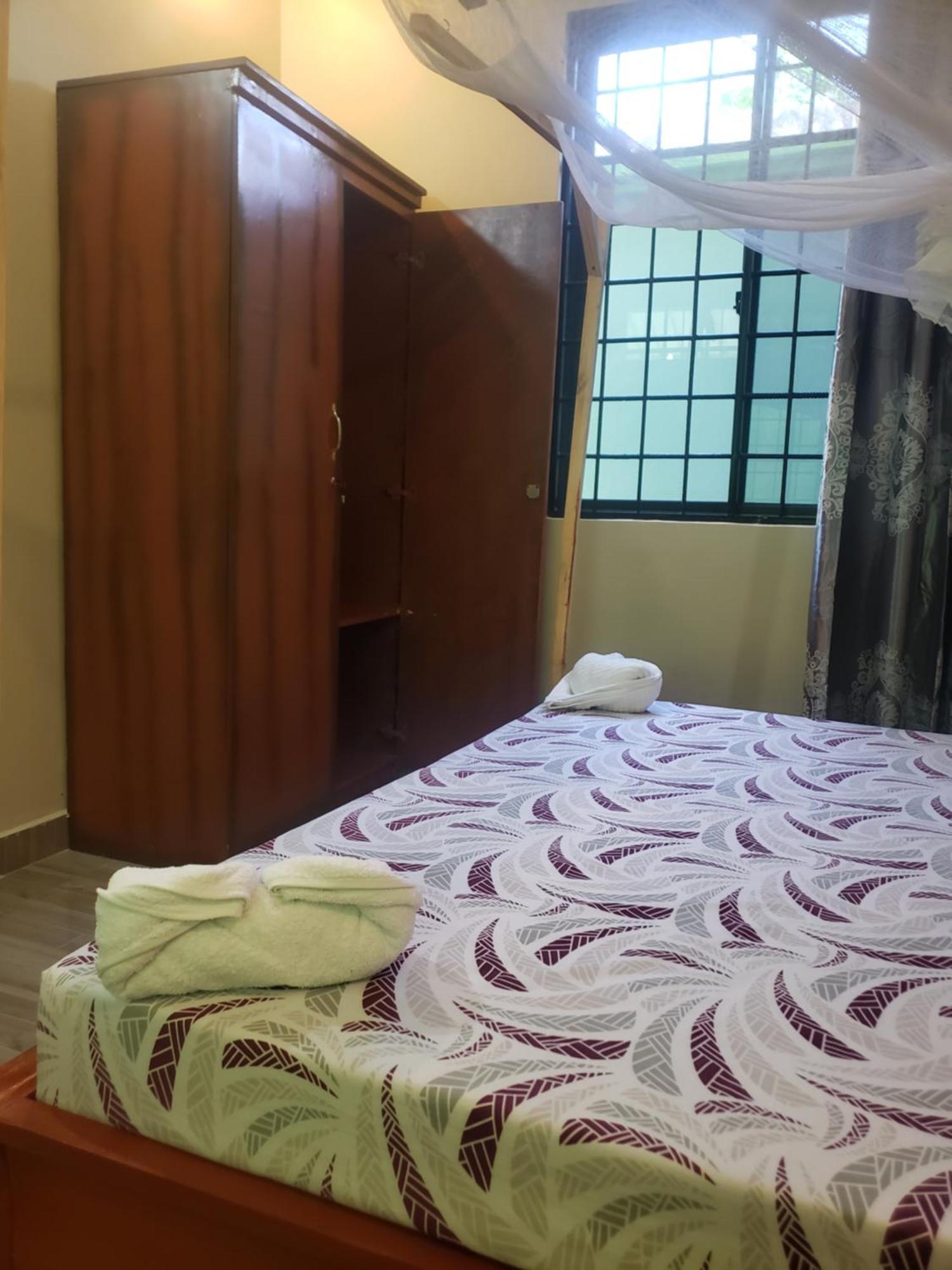 L&J Modern Backpackers Bnb Daressalam Exterior foto