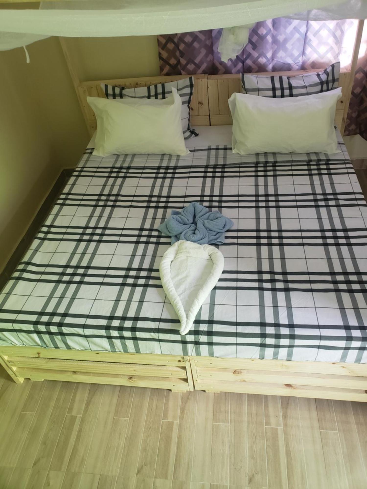 L&J Modern Backpackers Bnb Daressalam Exterior foto
