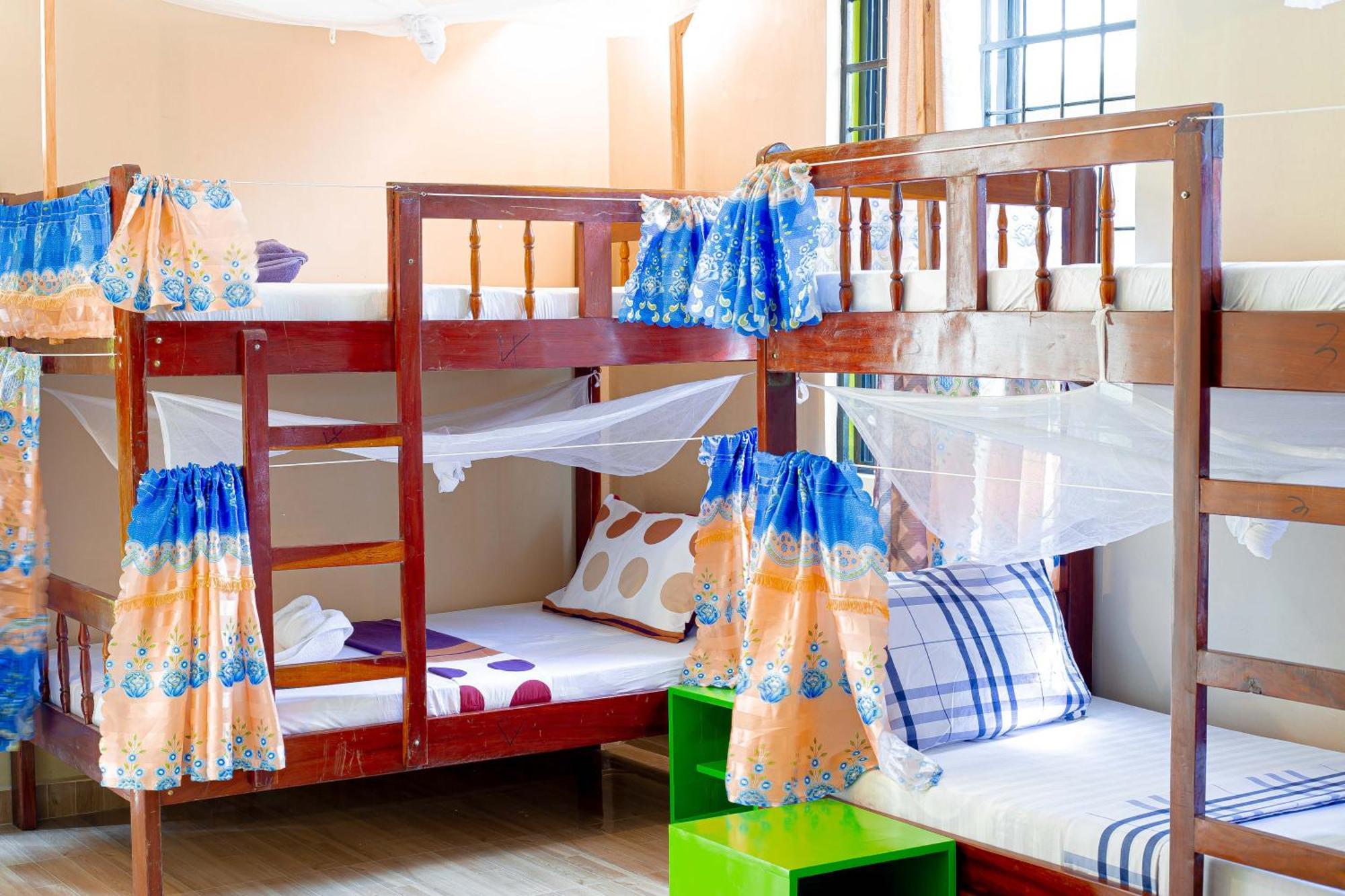 L&J Modern Backpackers Bnb Daressalam Exterior foto