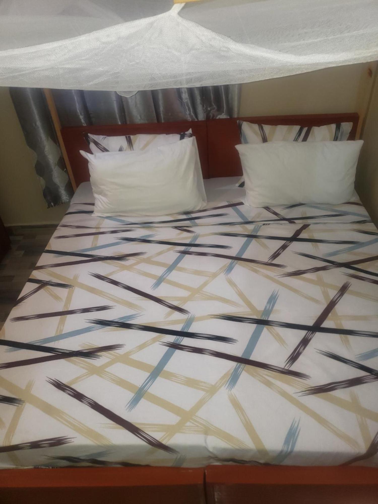 L&J Modern Backpackers Bnb Daressalam Exterior foto