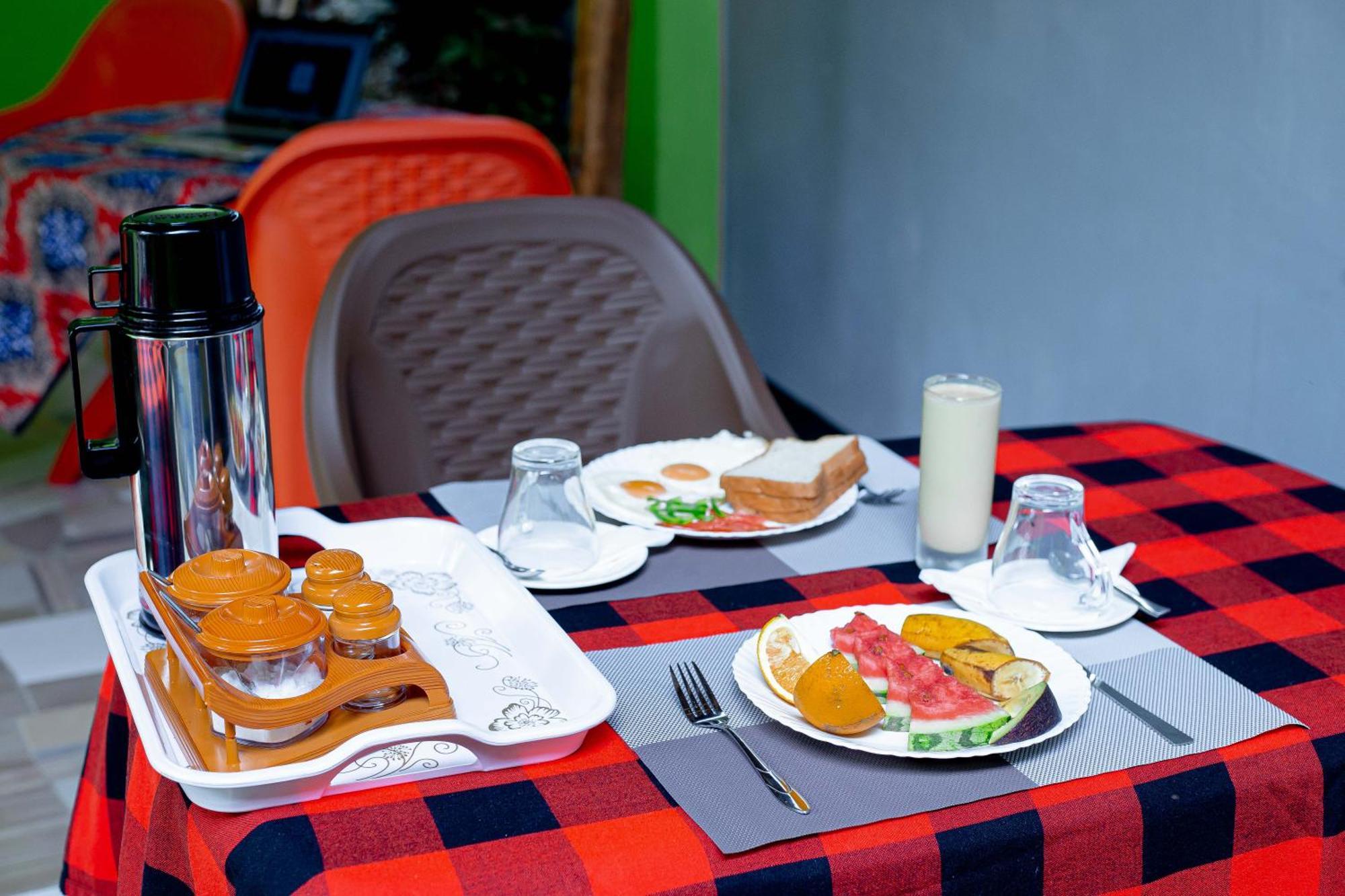 L&J Modern Backpackers Bnb Daressalam Exterior foto