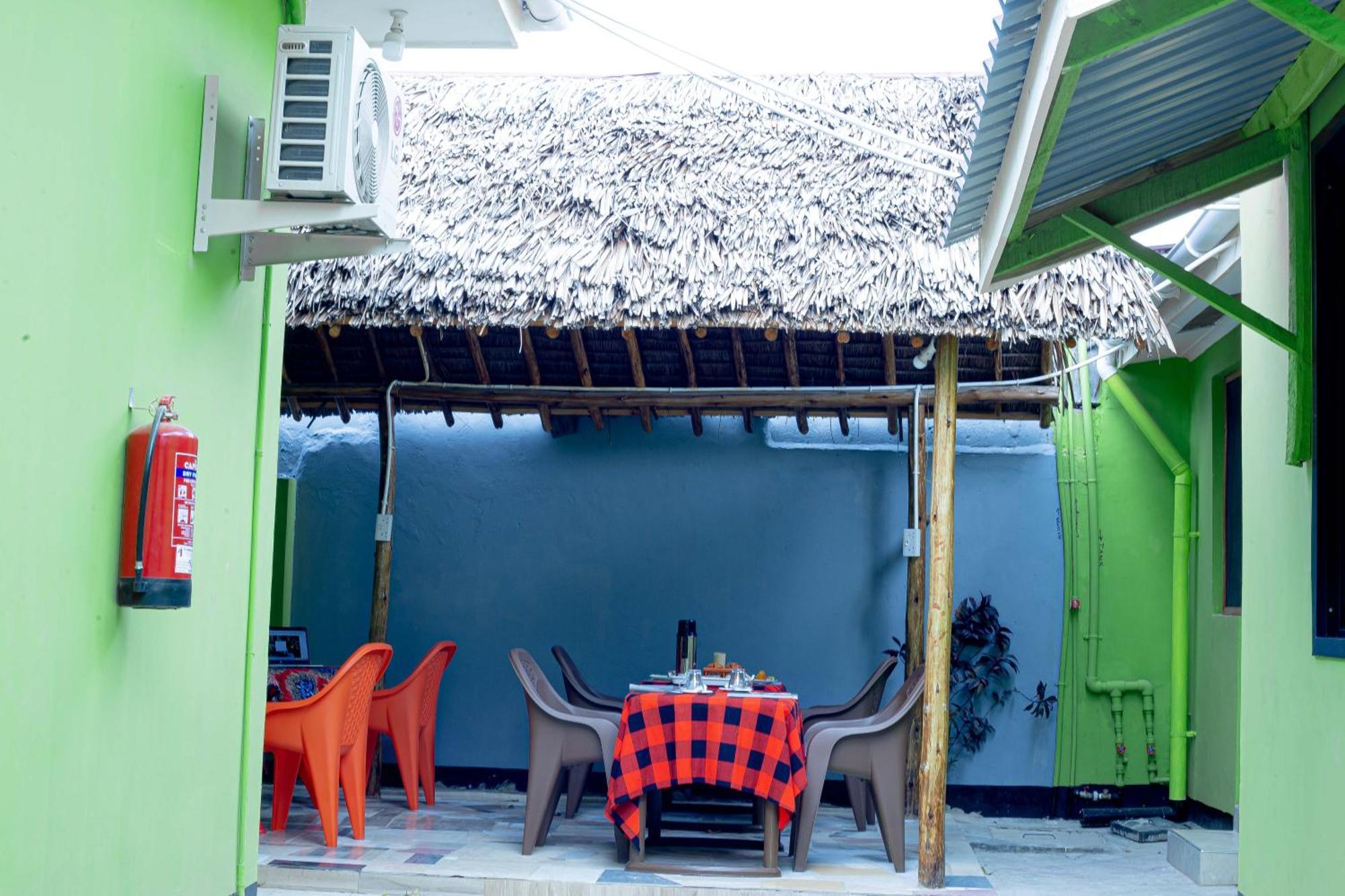 L&J Modern Backpackers Bnb Daressalam Exterior foto