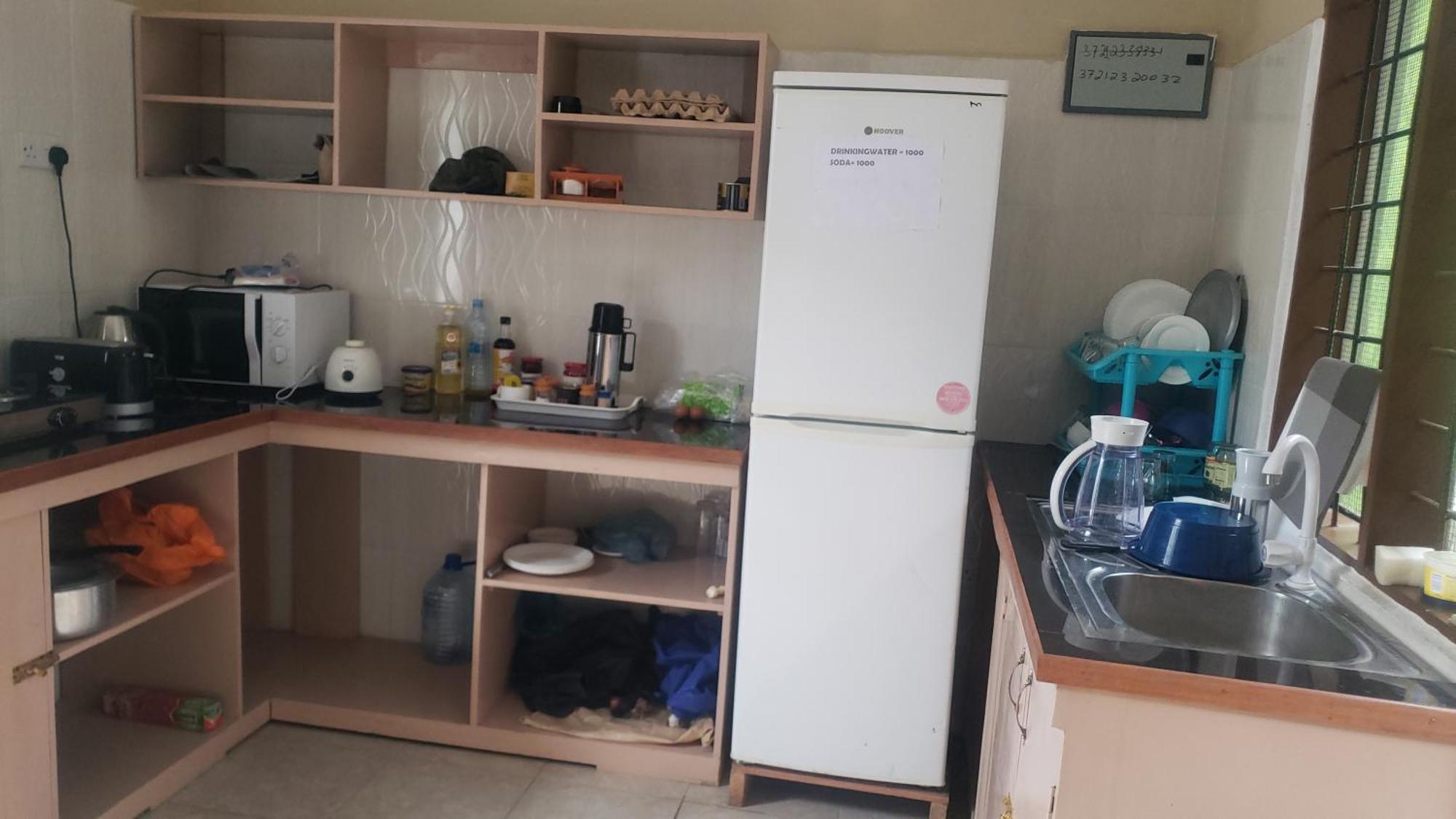 L&J Modern Backpackers Bnb Daressalam Exterior foto