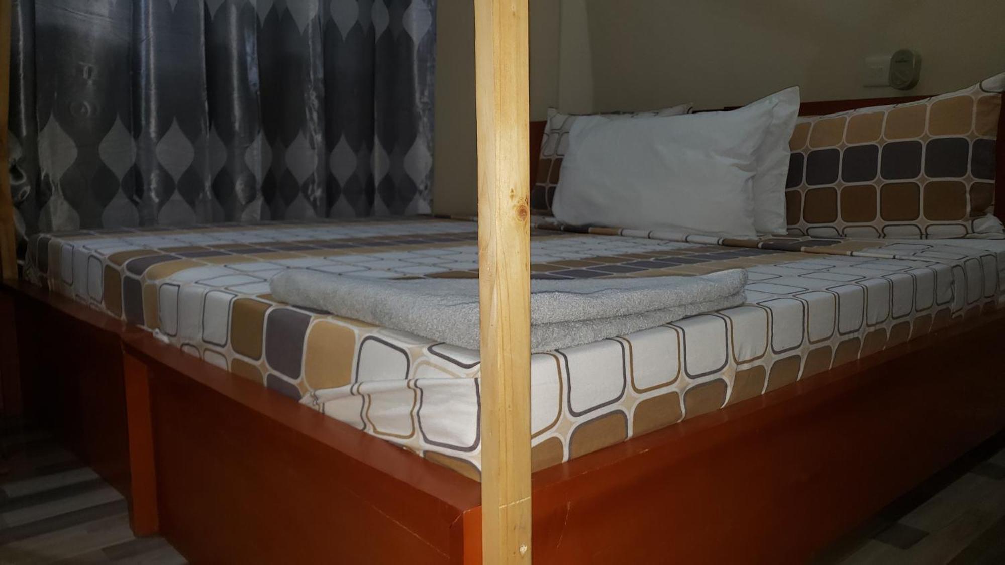 L&J Modern Backpackers Bnb Daressalam Exterior foto