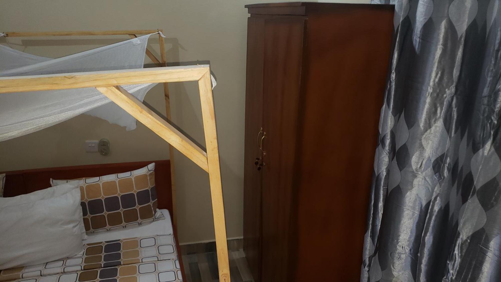 L&J Modern Backpackers Bnb Daressalam Exterior foto