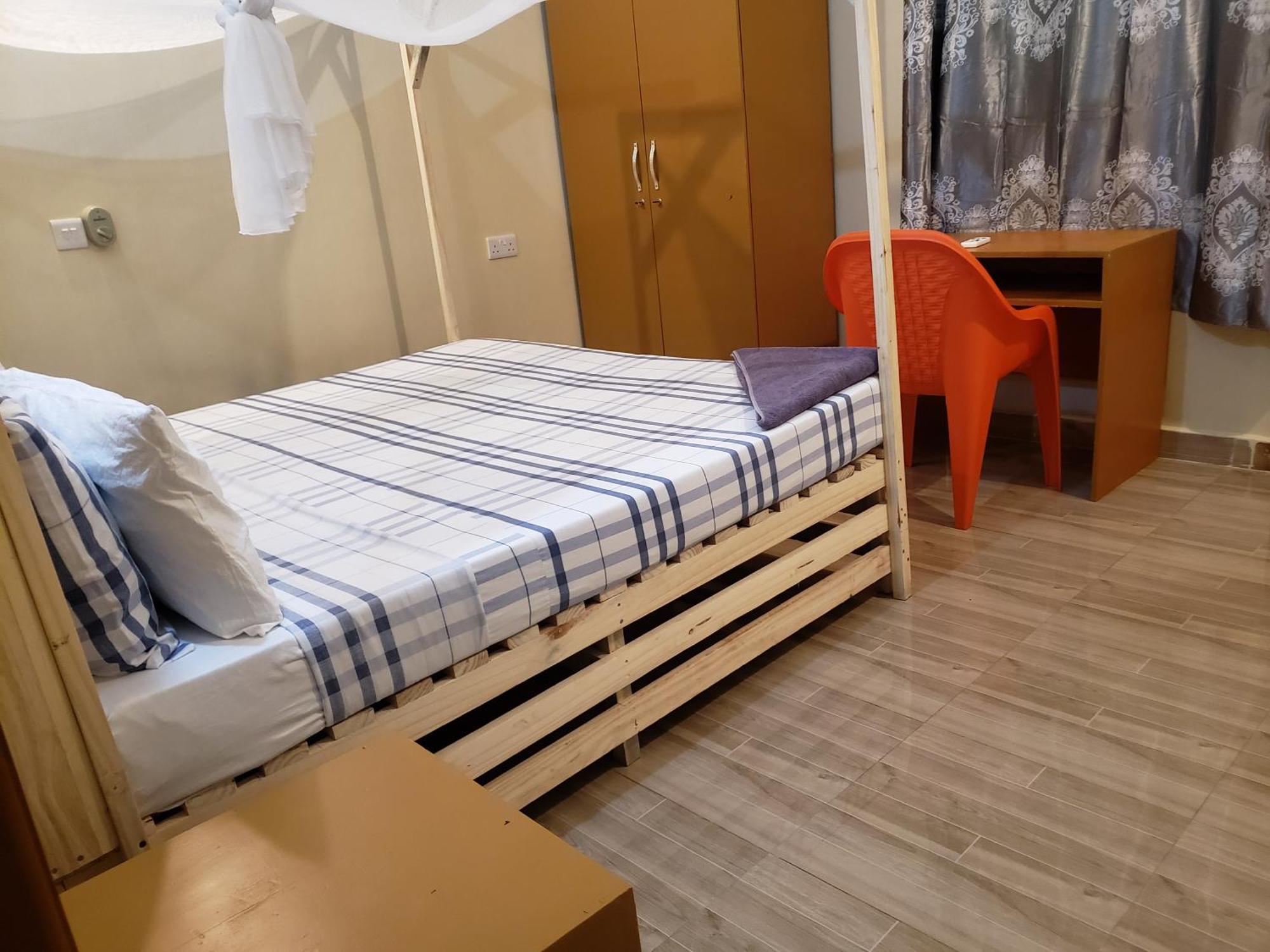 L&J Modern Backpackers Bnb Daressalam Exterior foto