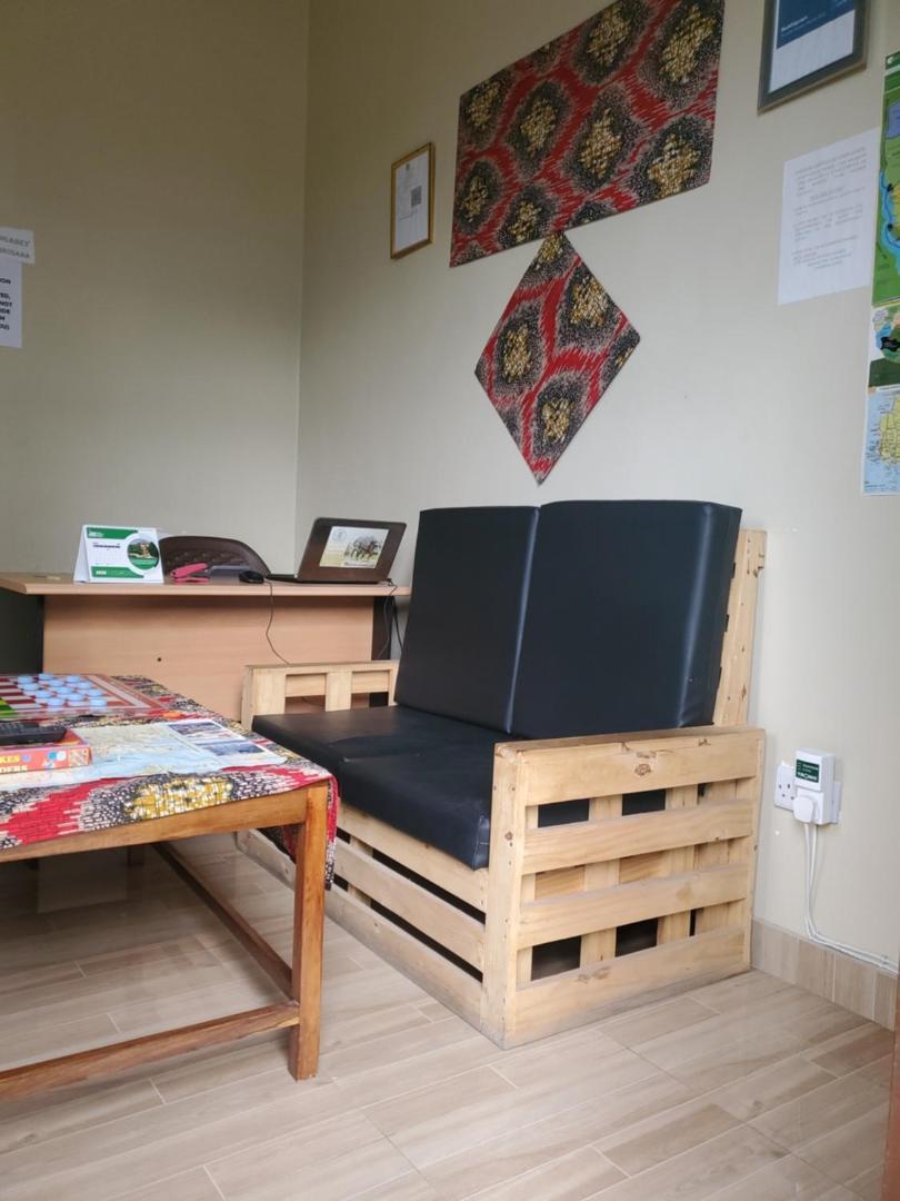 L&J Modern Backpackers Bnb Daressalam Exterior foto
