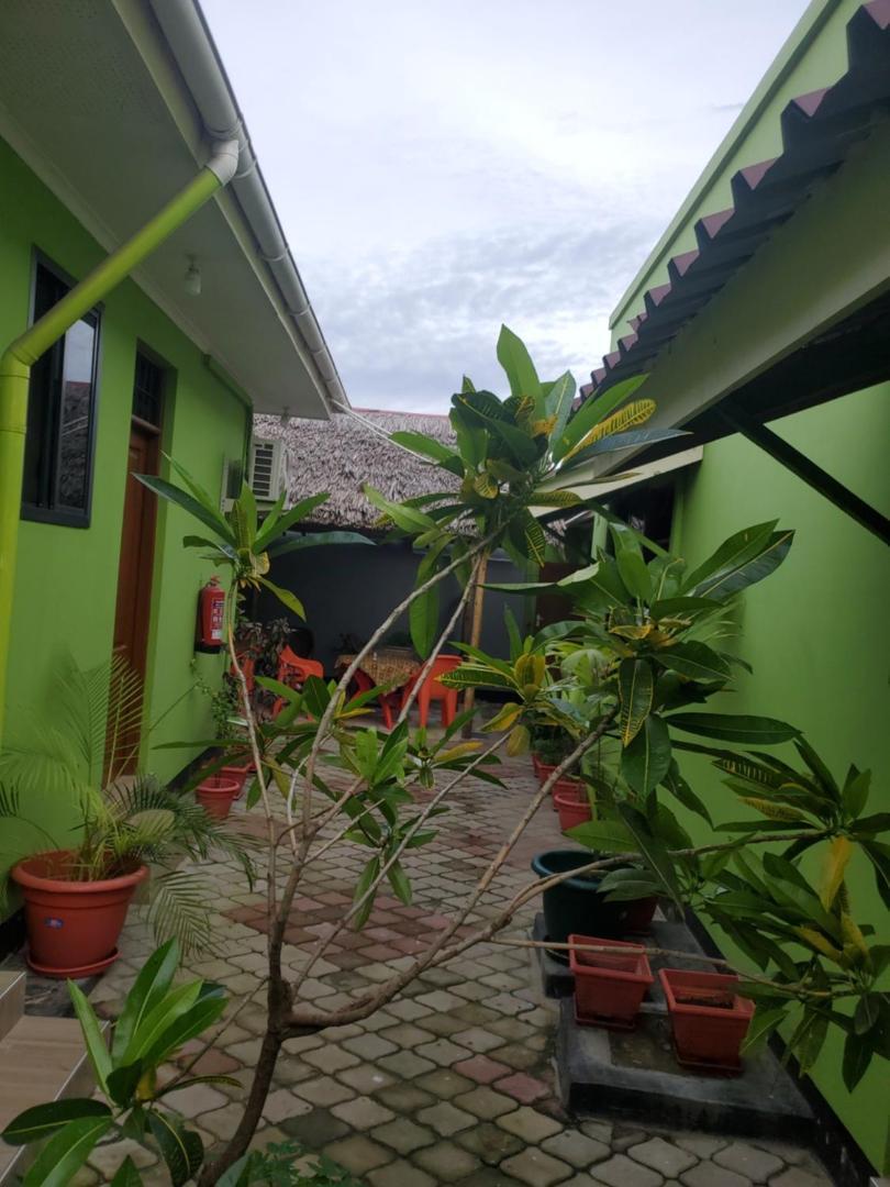 L&J Modern Backpackers Bnb Daressalam Exterior foto